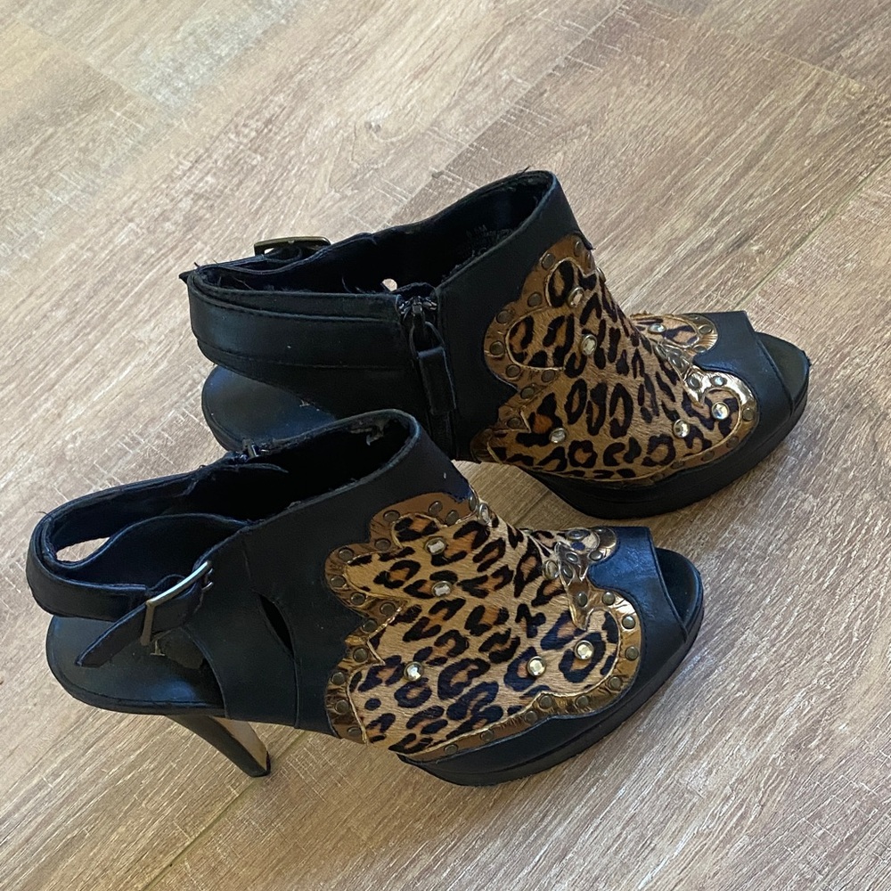 Reba Western Look Black Leopard-Print Open-Toe Heels